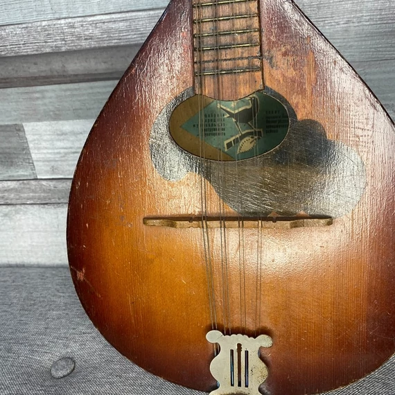Antik orosz mandolin hangszer