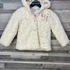 Kép 1/3 - Ladybird: Krémszínű bundás kislány kabát 4-5 éves