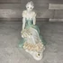 Kép 1/5 - Stipo Romania ülő hölgy porcelán dísz
