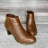 Kép 1/3 - Barna bőr magassarkú bokacsizma 36