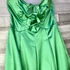 Kép 2/3 - Coast élénk zöld selymes pánt nélküli alkalmi ruha UK 12