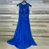 Kép 1/3 - Királykék csipkés, gyöngy díszítéses hosszú alkalmi ruha S-M
