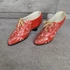 Piros mázas kerámia díszcipő pár
