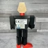 Retro fekete-piros fából készült robot játék figura